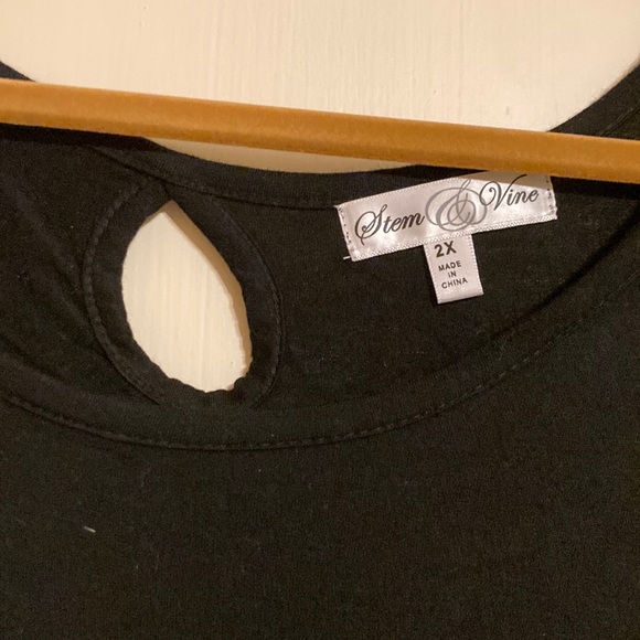 Stem & Vine black knit shirt with detailing keyhole back - Picture 4 of 5